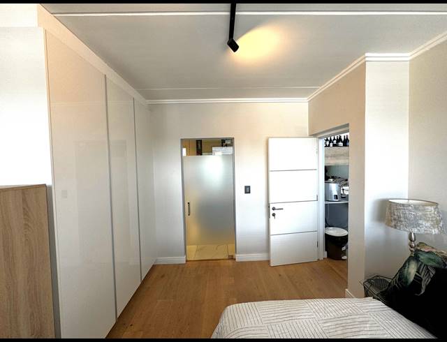 1 BEDROOM APARTMENT FOR SALE IN SANDRINGHAM